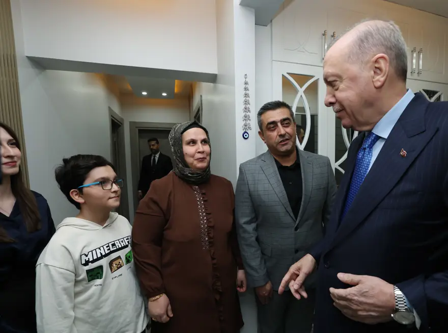 Cumhurbaşkanı Erdoğan ve Bahçeli'den depremzede aileye ziyaret 4