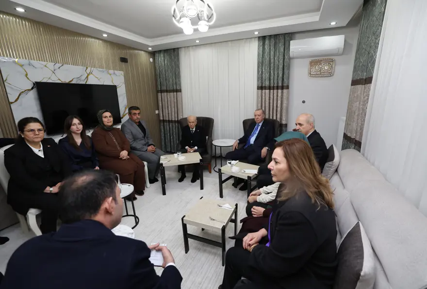 Cumhurbaşkanı Erdoğan ve Bahçeli'den depremzede aileye ziyaret 2