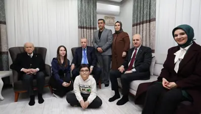 Cumhurbaşkanı Erdoğan ve Bahçeli'den depremzede aileye ziyaret