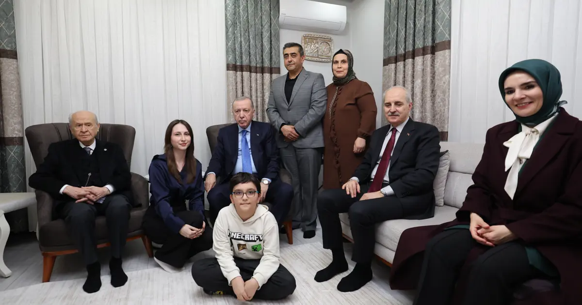 Cumhurbaşkanı Erdoğan ve Bahçeli'den depremzede aileye ziyaret