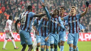 Karadeniz derbisinde kazanan Trabzonspor. Samsunspor'u 3 golle geçtiler