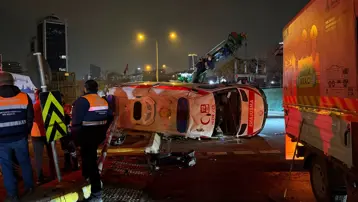 İstanbul'da ambulans takla attı
