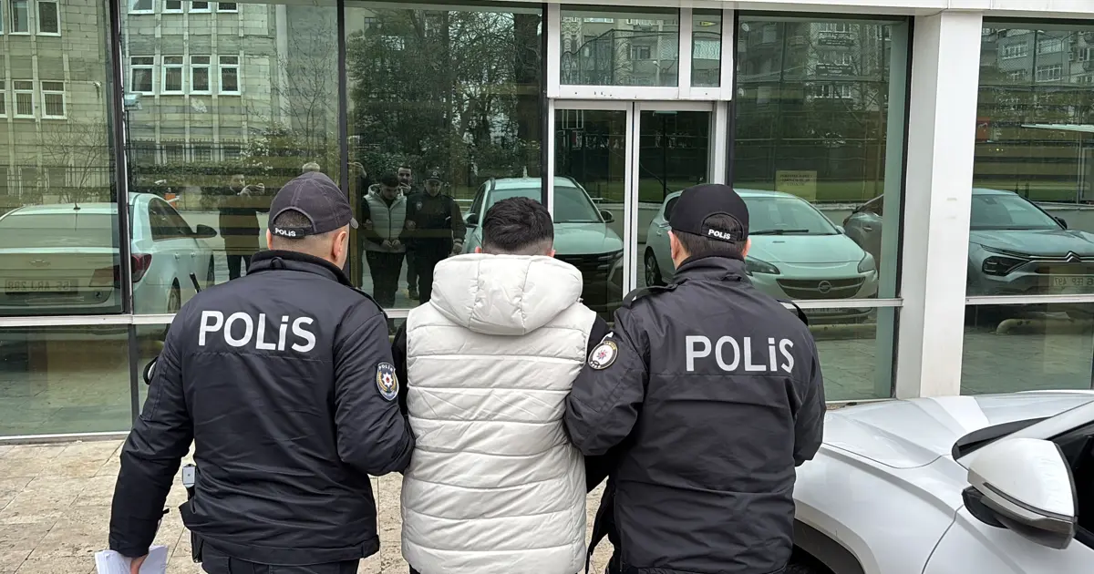 Trabzonspor otobüsüne saldıran 6 taraftara gözaltı, 5'i adliyeye sevk edildi