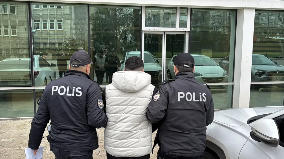 Trabzonspor otobüsüne saldıran 6 taraftara gözaltı, 5'i adliyeye sevk edildi