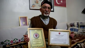 77 bin metrekare arsasını TSK için bağışladı. Berat ve madalyasına gözü gibi bakıyor