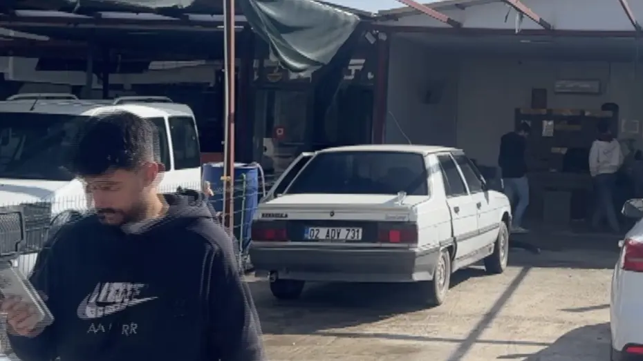 'Hayalet Otomobil' şaşkına çevirdi. Kendi kendine kaza yaptı