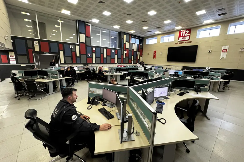 Aşk acısı çeken de kavanozun kapağını açamayan da 112'yi arıyor