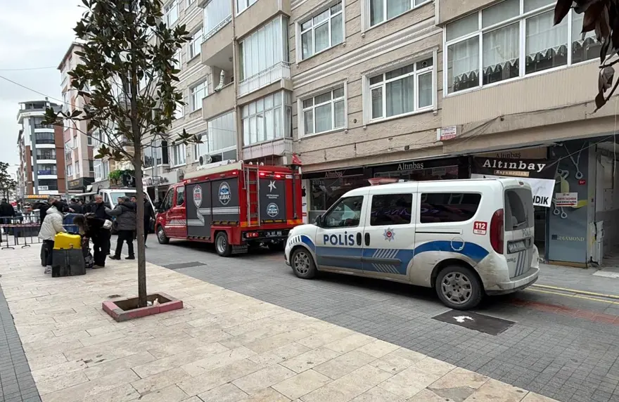 İstanbul'da muazzam panik. 5 katlı yapı kaydı, hemen boşaltıldı 1