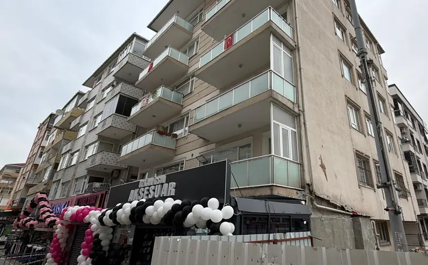 BİNANIN DIŞINDA ÇATLAKLAR VAR 2