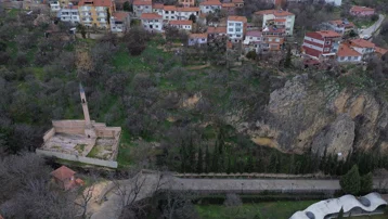 Yunanlar tarafından yıkıldığı söyleniyordu. Osman Gazi'nin evinin izlerine rastlandı