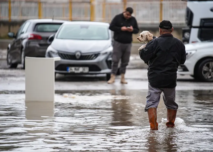 49 ilde çok kuvvetli sağanak, fırtına ve hortum alarmı 1