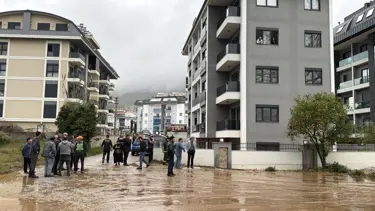 Akdeniz'de fırtına: 13 ilçede eğitime ara verildi