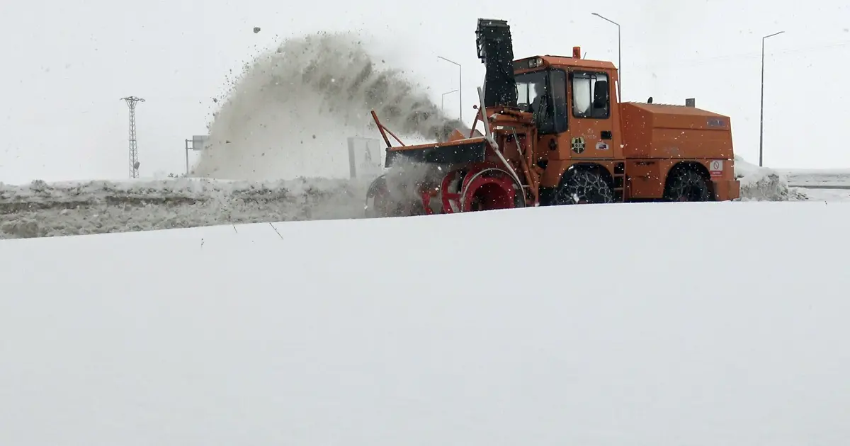 Kars'ta 77 köy yolu ulaşıma kapandı