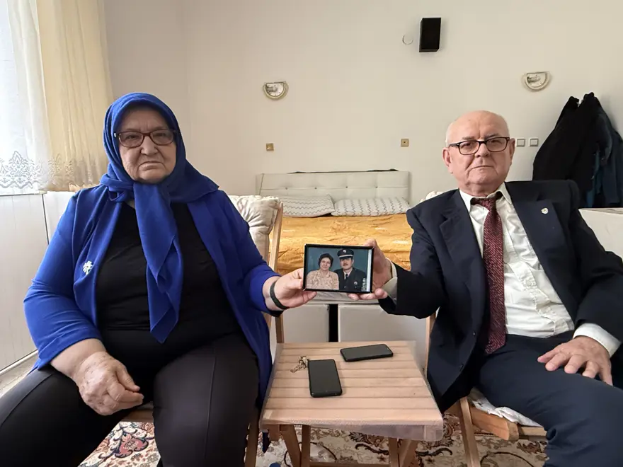 Lise yıllarında tanıştılar. Aşkları huzurevinde de devam ediyor 3