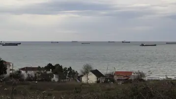 Sinop'ta fırtına alarmı. Gemiler demir attı