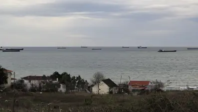 Sinop'ta fırtına alarmı. Gemiler demir attı