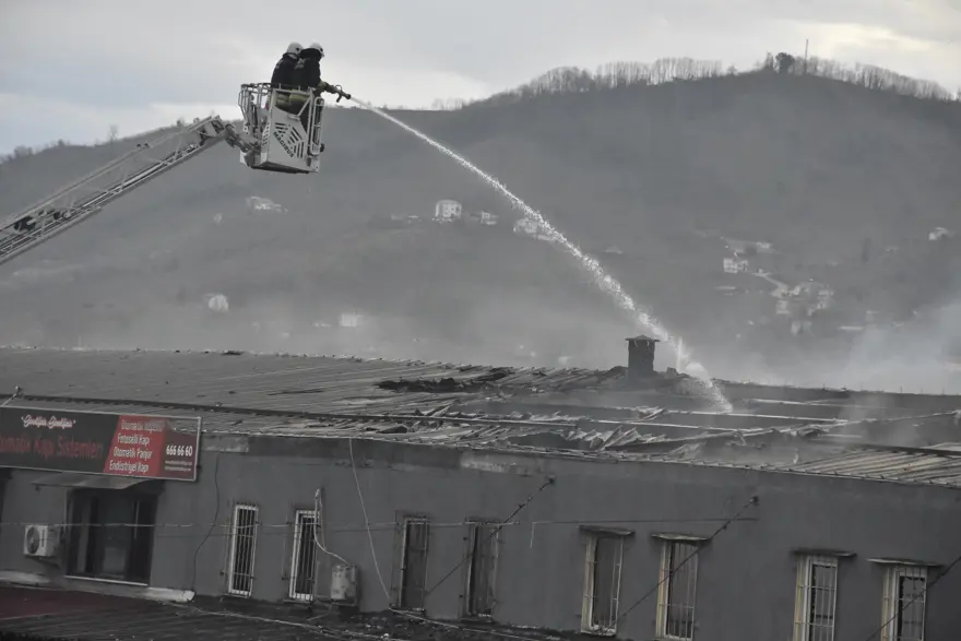 Ordu Toptancılar Sitesi'nde yangın. Alevler yandaki iş yerine de sıçradı 3