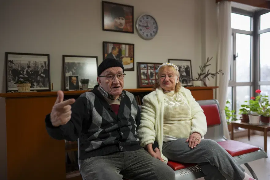 Minibüste başlayan aşk huzurevinde taçlandı. 19 yıl ayrı kaldılar 1