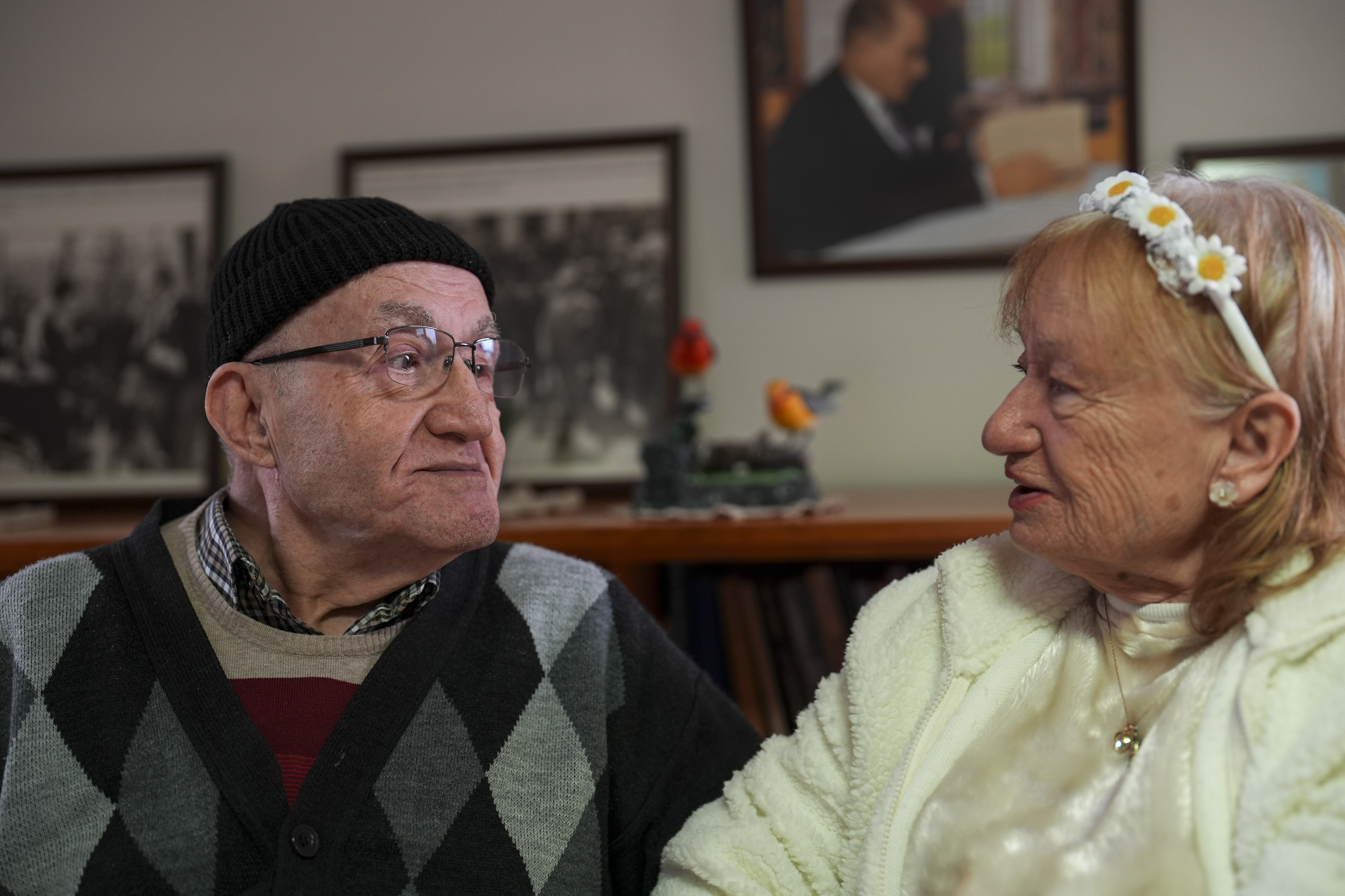 Minibüste başlayan aşk huzurevinde taçlandı. 19 yıl ayrı kaldılar
