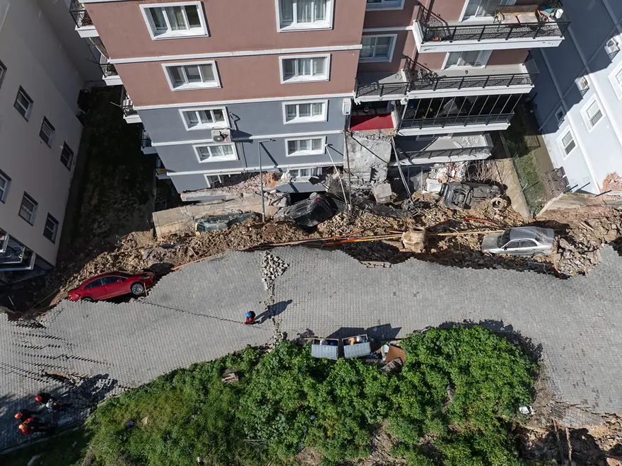 ÜÇ BİNA TEDBİR AMAÇLI BOŞALTILDI 2 ÜÇ BİNA TEDBİR AMAÇLI BOŞALTILDI 2