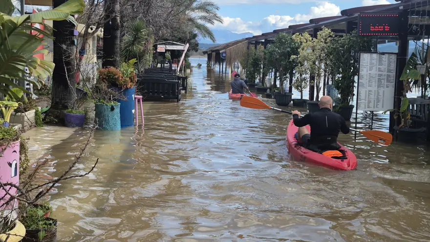 CADDELERDE KANOYLA GEZDİLER 7