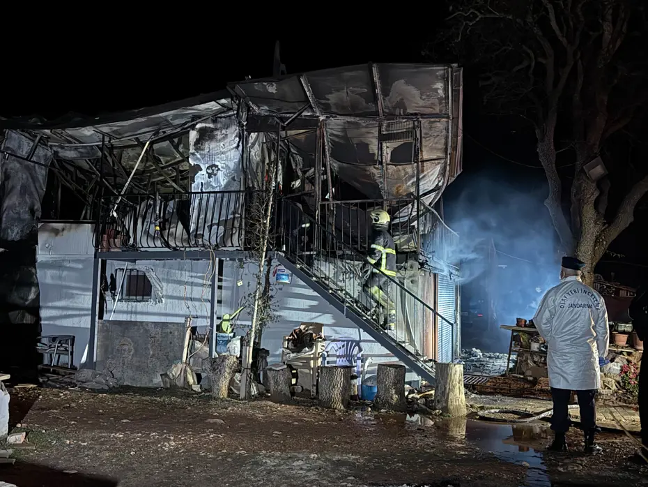 Prefabrik evde facia. Karı-koca yanarak can verdi