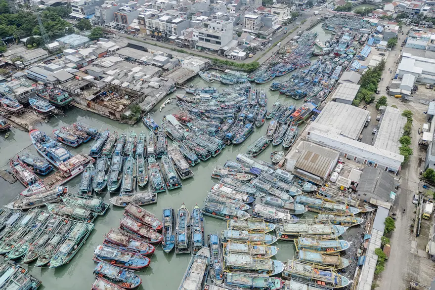 2 binden fazla kayık limana yanaştı. Deniz trafiği hareket edemez hale geldi 