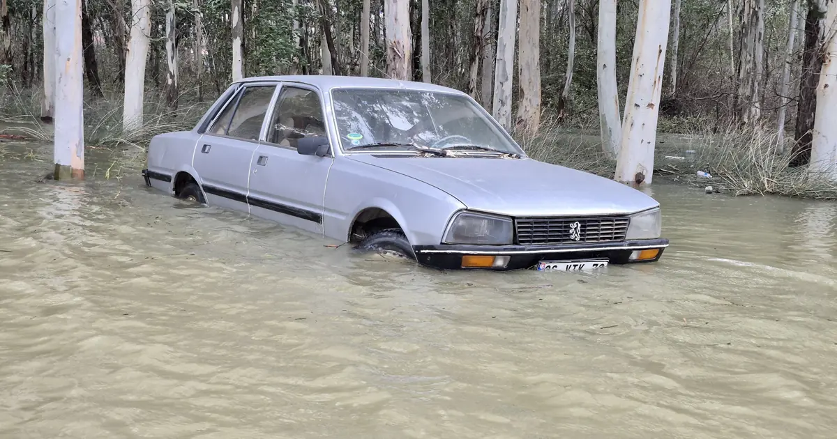 Köyceğiz'de göl taştı: Cadde ve sokaklar sular altında kaldı