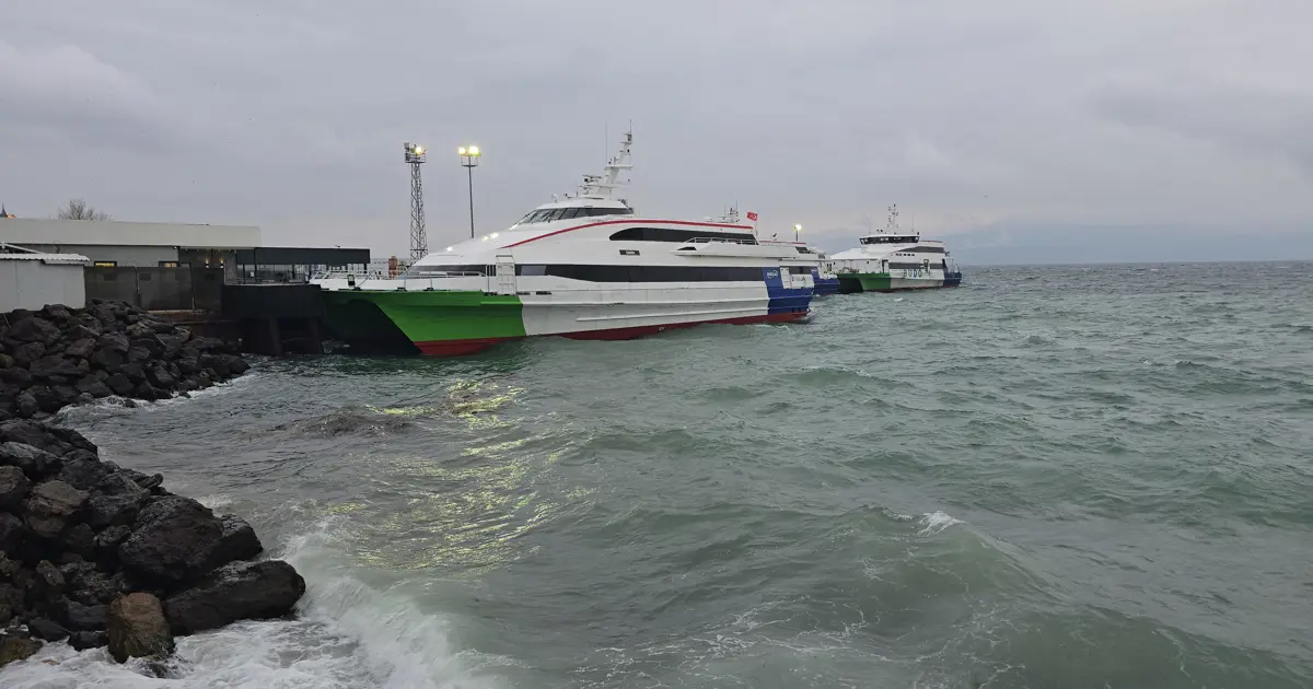 Marmara'da deniz ulaşımına fırtına engeli. İDO ve BUDO'dan sefer iptalleri