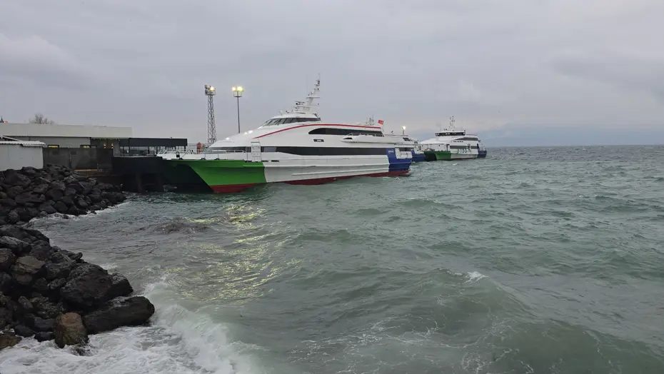 Marmara'da deniz ulaşımına fırtına engeli. İDO ve BUDO'dan sefer iptalleri