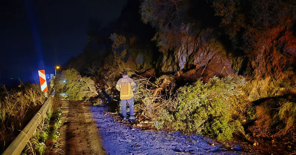 Bursa’da heyelan. Sahil yolu ulaşıma kapandı