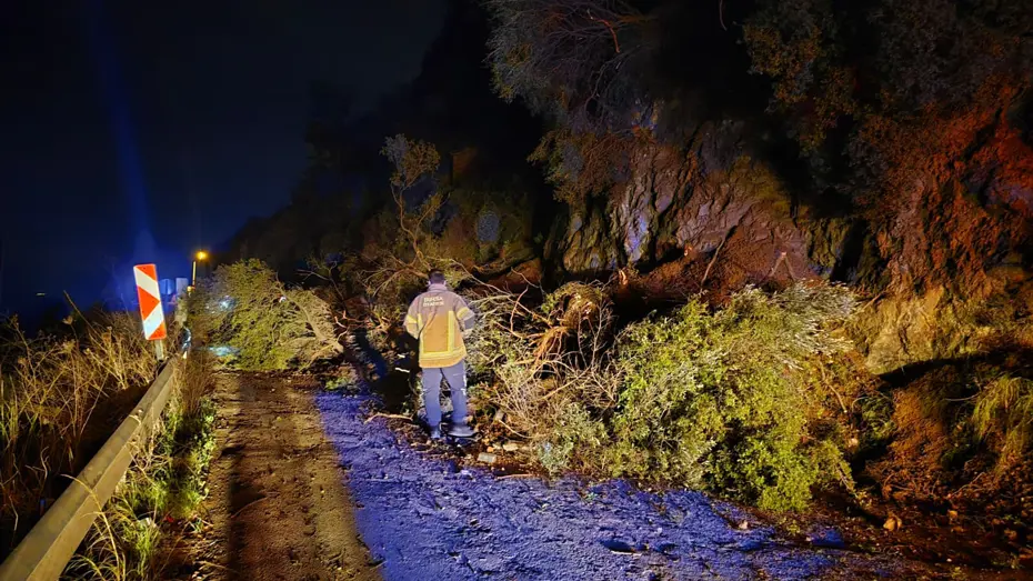 Bursa’da heyelan. Sahil yolu ulaşıma kapandı