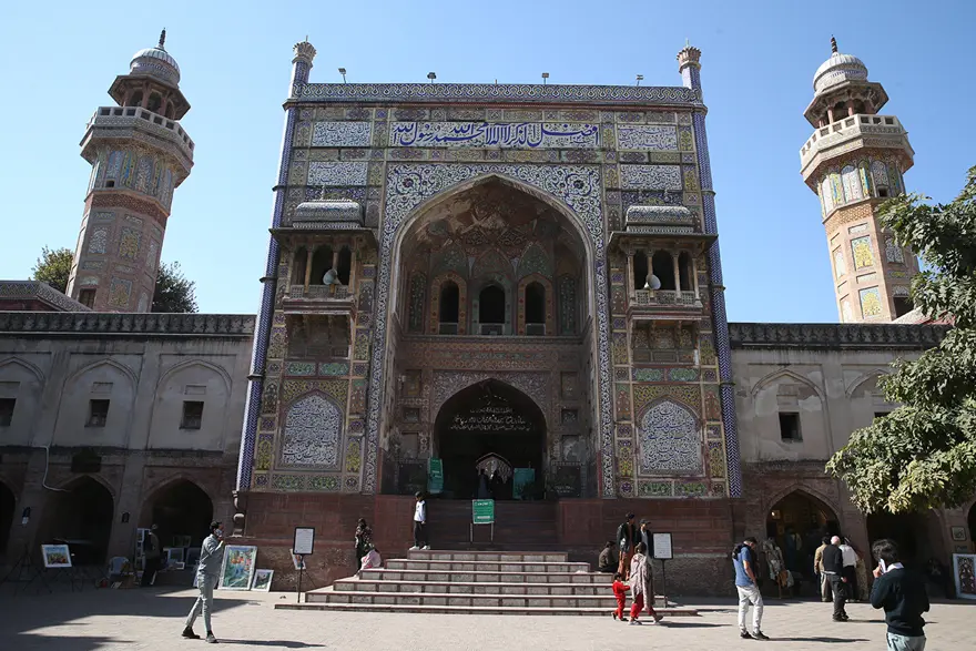 BABÜRLERİN İZLERİ YAŞIYOR 