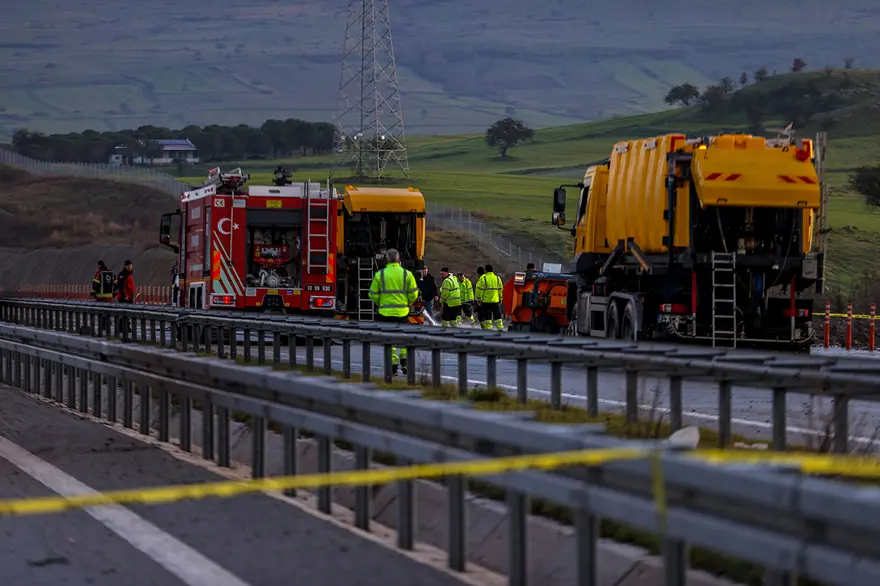 KAZA OTOYOL ÜZERİNDE YAŞANDI 2