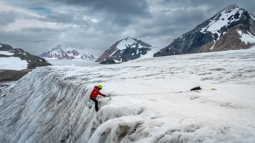 "HER YIL ORTALAMA 10 METRELİK BUZUL ERİYOR" 1 "HER YIL ORTALAMA 10 METRELİK BUZUL ERİYOR" 1