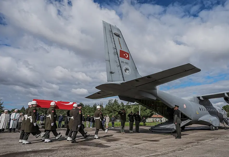 MEMLEKETİ İZMİR'DE DEFNEDİLDİ 5