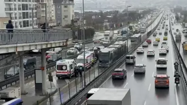 Avcılar'da metrobüs kazası. Yaralılar var