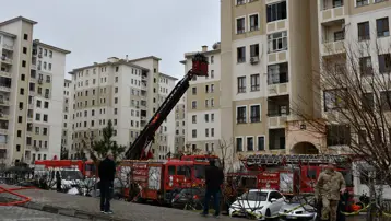 10 katlı binada yangın paniği. 21 kişi hastaneye kaldırıldı