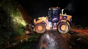  10 değişik bölgede heyelan