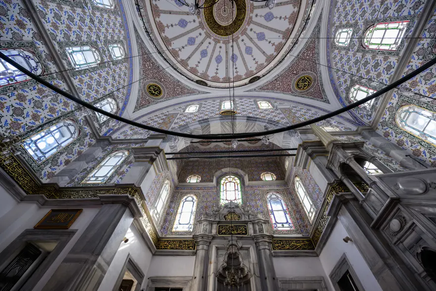 GELENEKSEL KÜLLİYELERDEN FARKLI 2