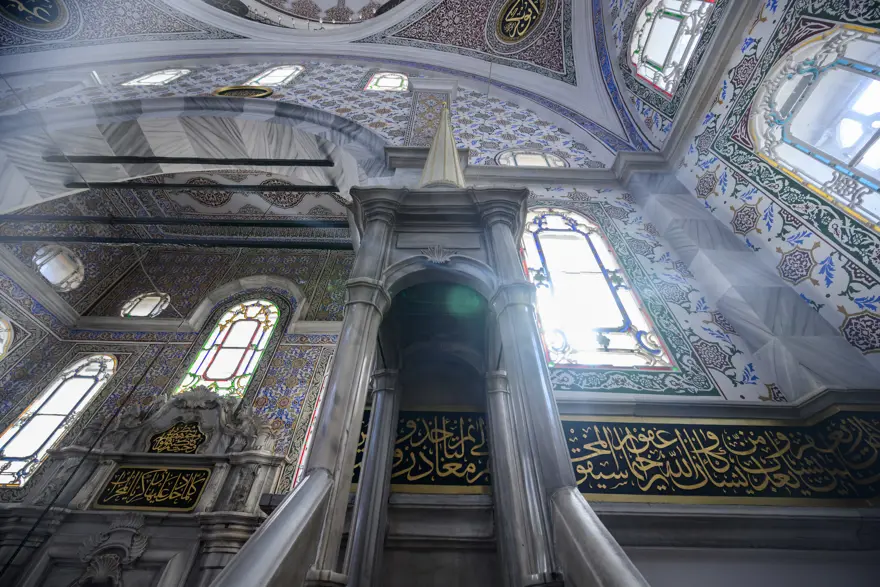 Tüm heybetiyle İstanbul'un orta yerinde duruyor. Yaklaşık 250 yıldır ayakta 5