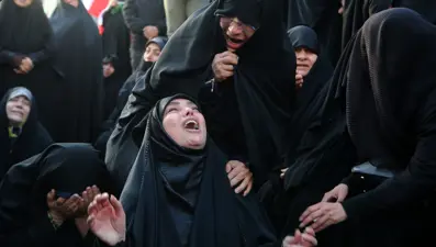 İran'da Hamaney'in ölümünün ardından gösteriler düzenlendi