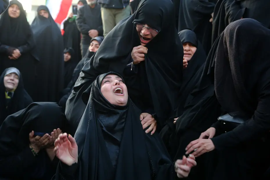 İran'da Hamaney'in ölümünün ardından gösteriler düzenlendi