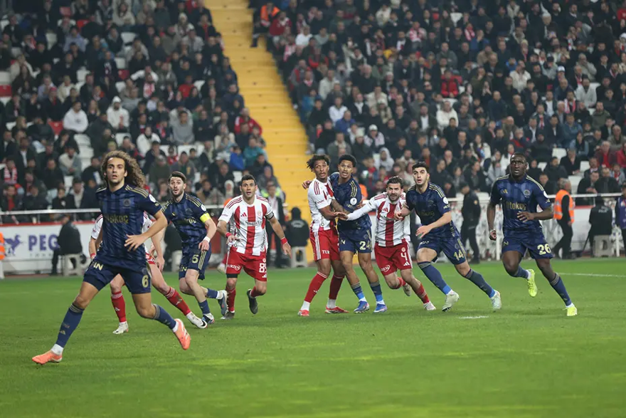 "Düdükler kimin için çalıyor" Spor yazarları Fenerbahçe'yi değerlendirdi 3 "Düdükler kimin için çalıyor" Spor yazarları Fenerbahçe'yi değerlendirdi 3