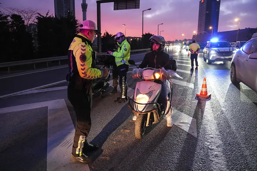 İstanbul trafiğinde kaynakçılara sabah sürprizi 