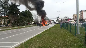 Samsun'da altı araç birbirine girdi, biri alev aldı. Yaralılar var