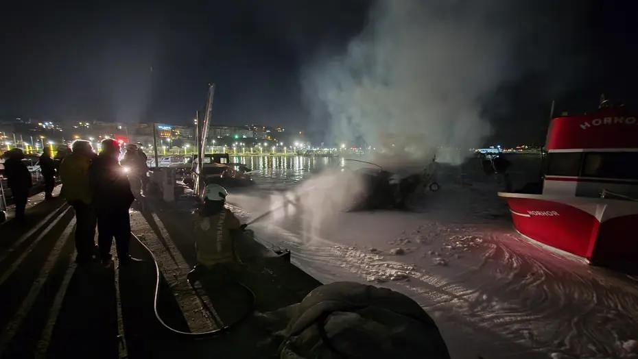 Şile'de yanan yat battı