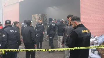 Şanlıurfa'da otomotiv deposunda yangın