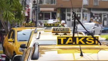 Taksicilerden siyah kurdeleli eylem