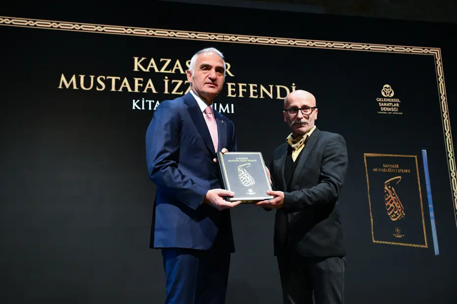 Ayasofya'nın Hattatı: Kazasker Mustafa İzzet Efendi'ye vefa